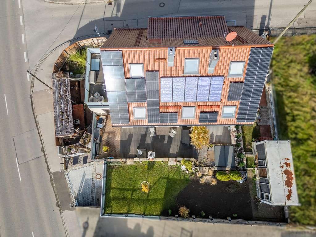 Immobilie in Neusäß - Exklusives Einfamilienhaus mit Einliegerwohnung - TOP Lage - Klasse A! 
PV-Anlage und Speicher! - Bild 1