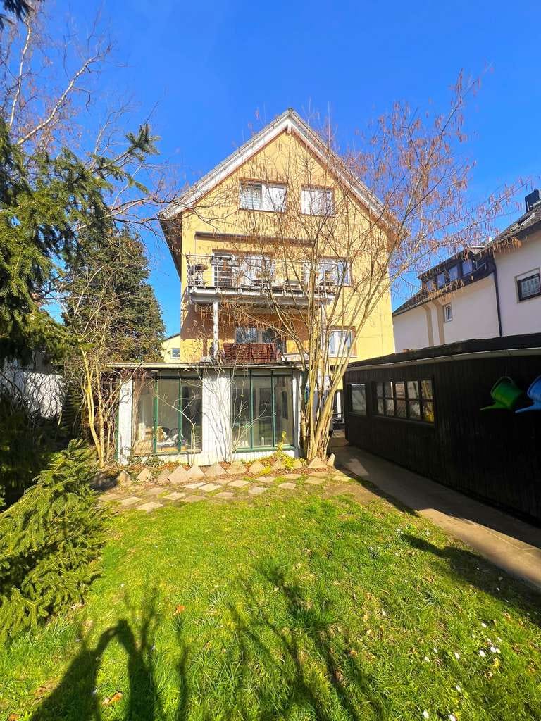 Immobilie in Erzhausen - Gepflegtes 2–3-Familienhaus mit PV-Anlage, Nebengebäude, Pool und 660 m² Grundstück in Erzhausen - Bild 3