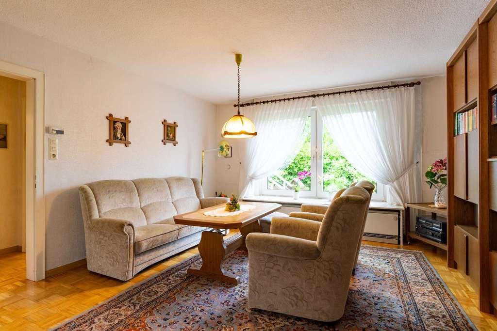 Immobilie in Herzebrock-Clarholz - Charmantes Wohnhaus auf außergewöhnlichem Grundstück in Herzebrock - Bild 1