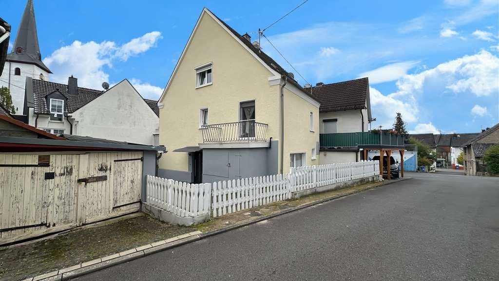 Immobilie in Dornburg - Modernisiertes Reiheneckhaus mit Garten, Garage und Einligerwohnung in Frickhofen - Bild 0