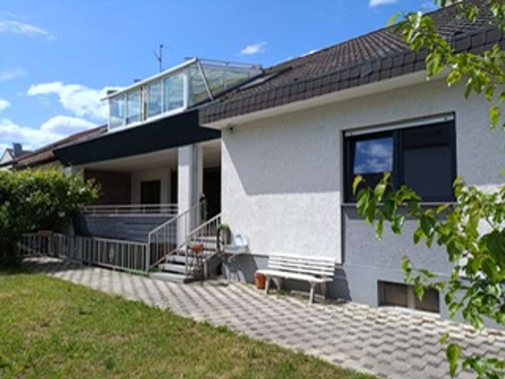 Immobilie in Dannstadt-Schauernheim - Großzügiger Zweifamilien-Bungalow mit Einlieg.Wohng. in Dannstadt-Schauernheim zu verkaufen - Bild 0