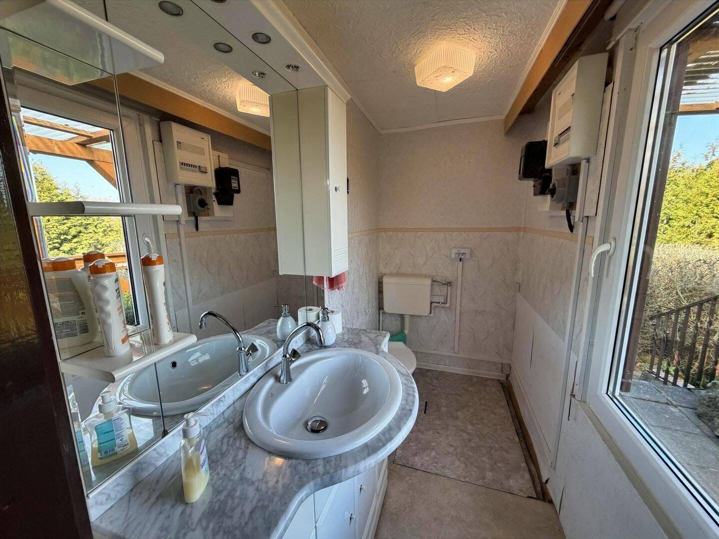 Immobilie in Georgenthal - "Zurück zur Natur" Attraktiver Bungalow mit privaten Grundstück und Weitblick - Bild 2