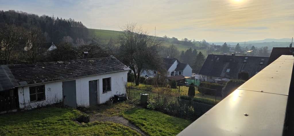 Immobilie in Lebach - Platzwunder mit Fernblick: Großzügiges Einfamilienhaus mit Einliegerwohnung - Bild 0
