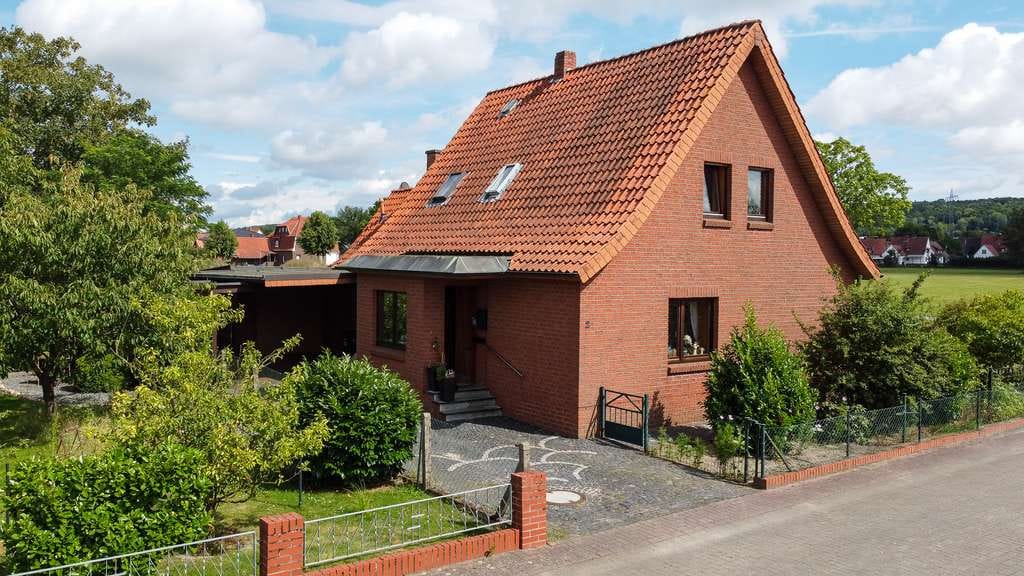 Immobilie in Lemförde - Wohngenuss mit Charme - gepflegtes Ein- bis Zweifamilienhaus mit Wintergarten - Bild 1
