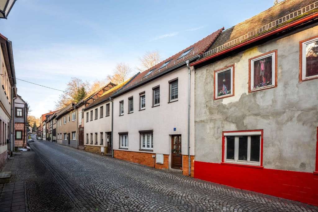 Immobilie in Stadtroda - Charmantes Reihenmittelhaus mit Weitblick und Garage in Stadtroda - Bild 1
