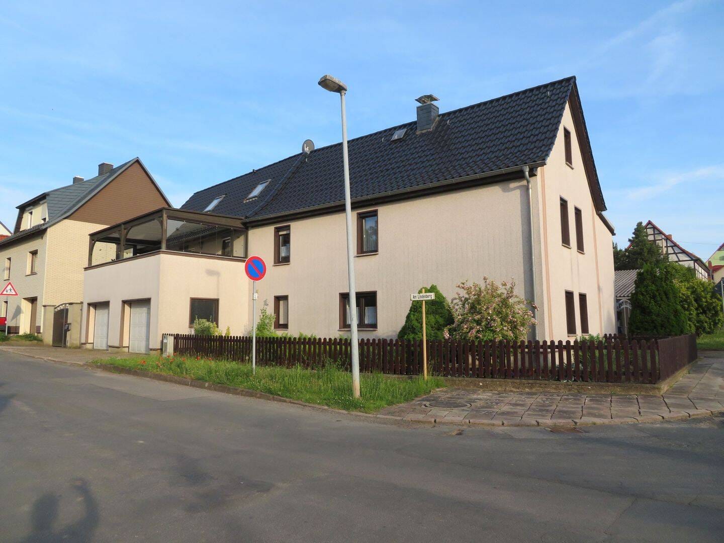 Immobilie in Ilmtal-Weinstraße - 2 großzügig gestaltete und sanierte EFH im Ortsteil Liebstedt - für Selbstnutzer und/oder Anleger  - Bild 0