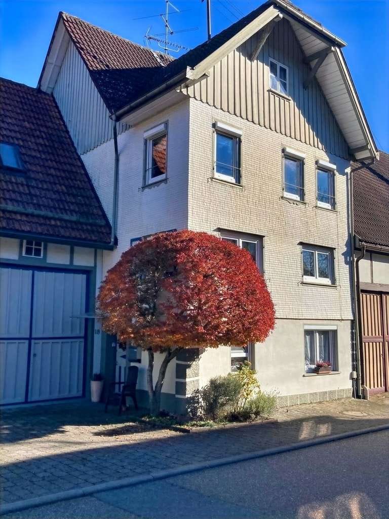 Immobilie in Freudenstadt - Energie-Wunder im Nordschwarzwald: Kernsaniertes 6-Zimmer-Haus mit Vollwärmeschutz & XXL-Scheune! - Bild 2