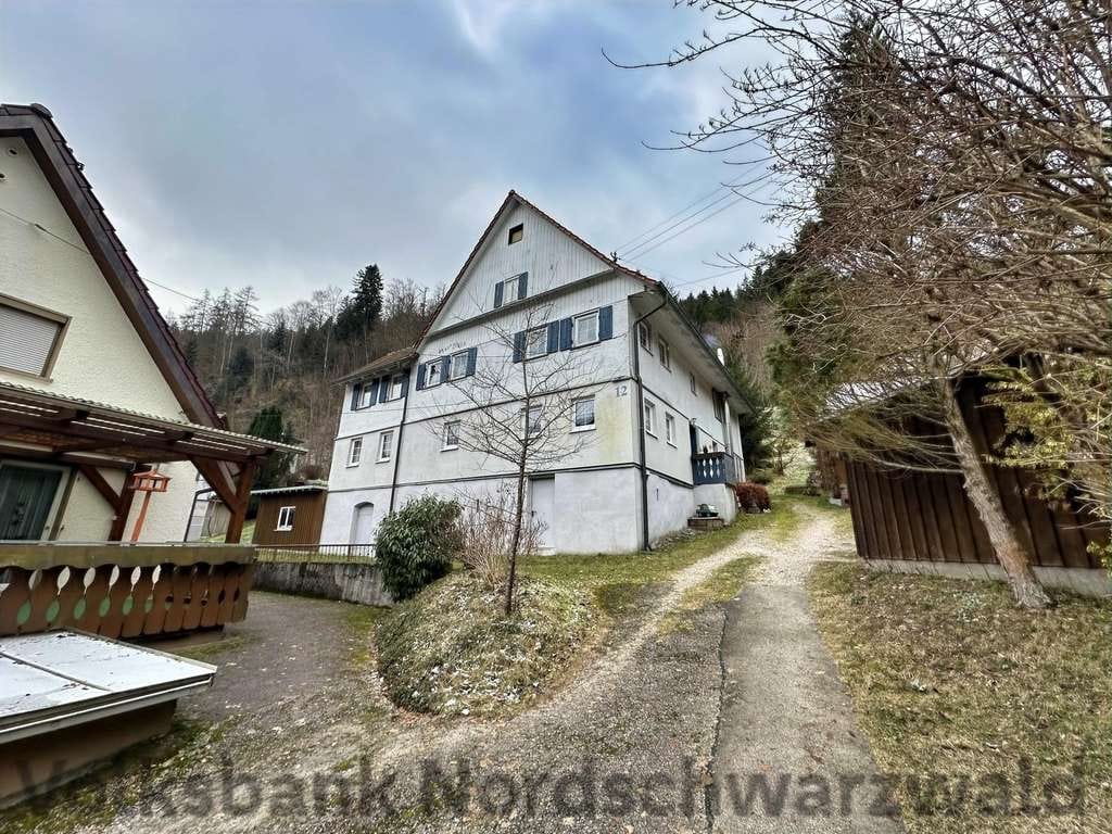 Immobilie in Forbach - Freistehendes Einfamilienhaus mit Platz für die Familie und Hobbies - Bild 0