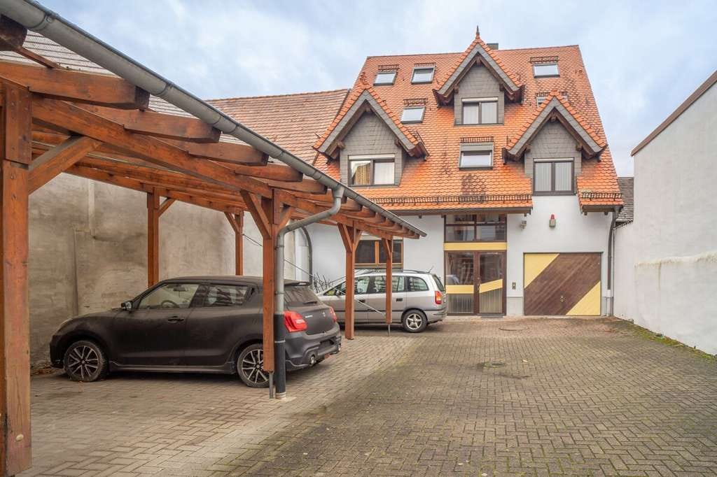 Immobilie in Stutensee - Großzügiges Einfamilienhaus mit Einliegerwohnung, Gewölbekeller und idyllischem Garten – Viel Platz  - Bild 1