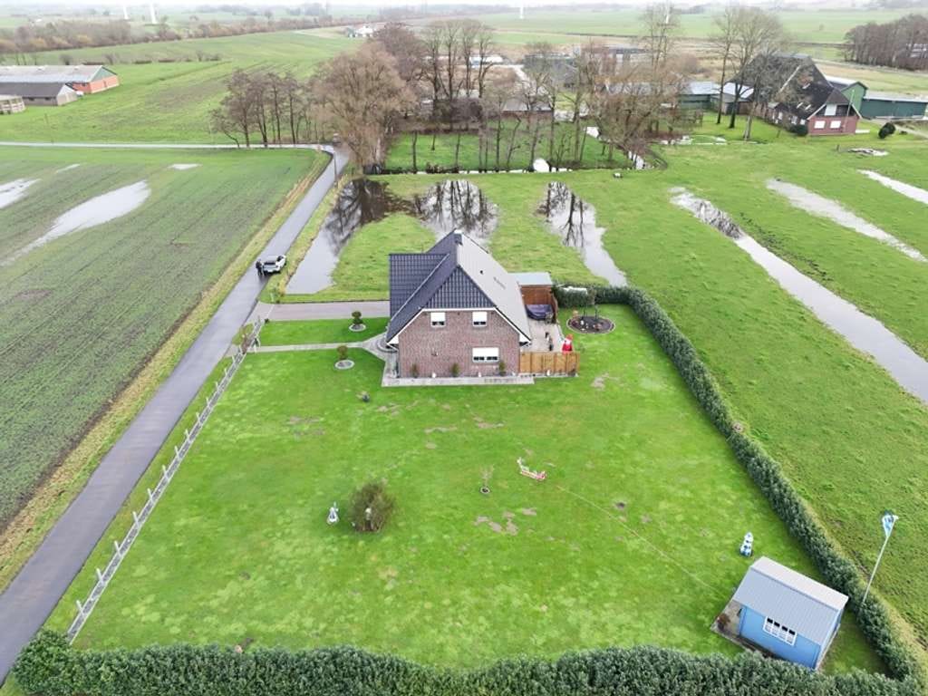 Immobilie in Landscheide - Alleinlage! - Neuwertiges Friesenhaus in KfW 55-Standard auf dem Lande - Bild 2