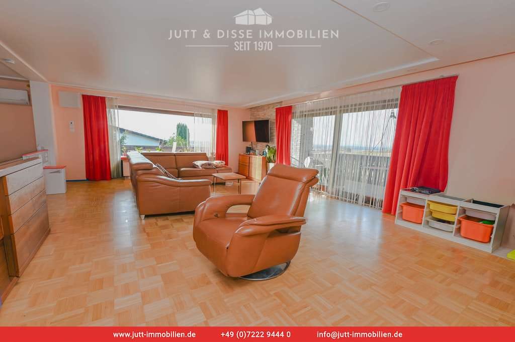 Immobilie in Sinzheim - Villa mit Panoramaaussicht, Terrassen, Garten und 3 Garagen in Sinzheim-Vormberg - Bild 1