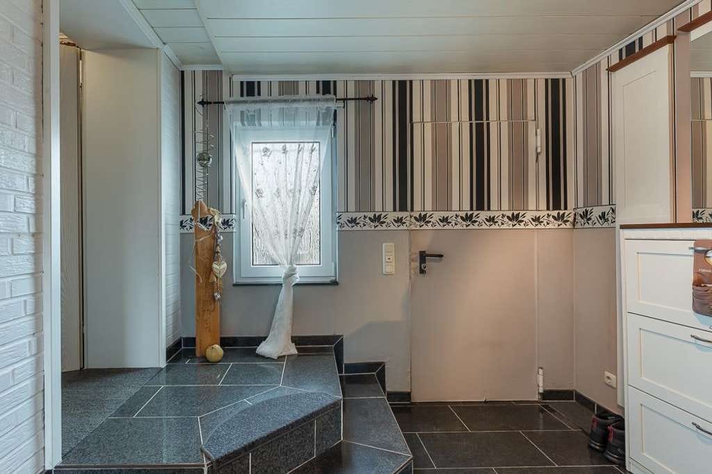Immobilie in Bedburg - Mehrgenerationenhaus mit Herz - Raum für Leben, Arbeiten und Träume! - Bild 2
