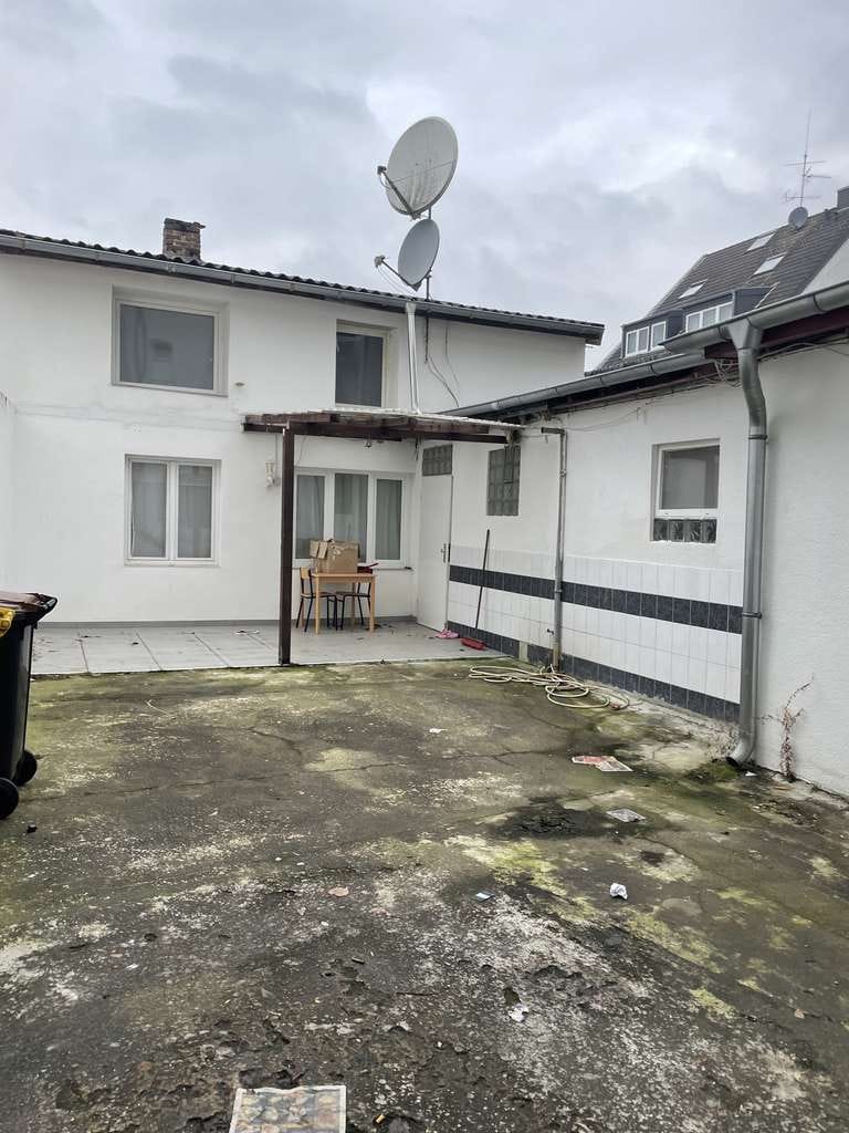 Immobilie in Frechen - Frechen- zentrale Lage -Mehrfamilienhaus mit 3 Einheiten - Bild 1
