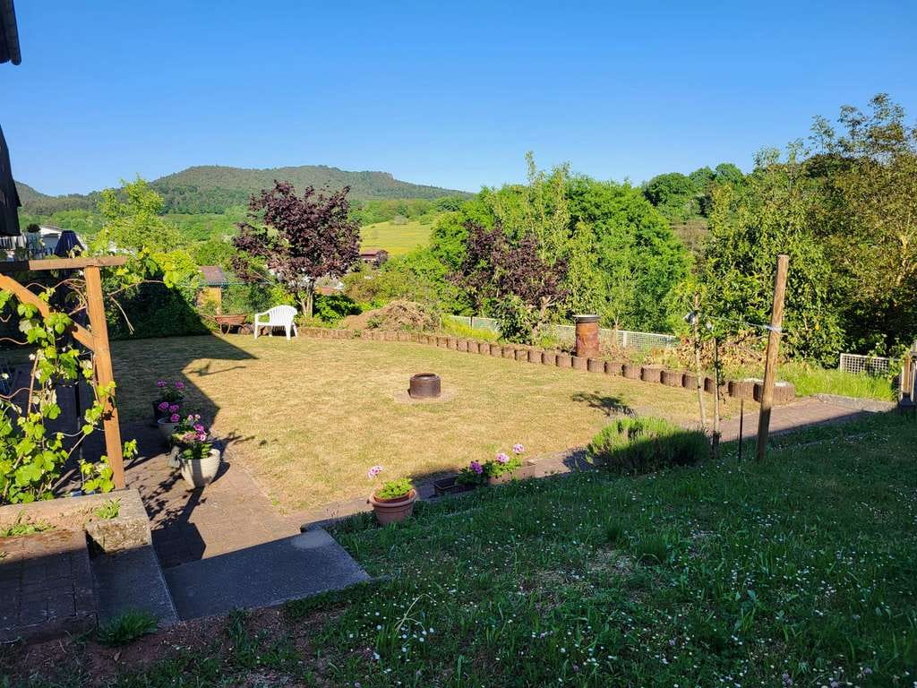 Immobilie in Busenberg - 2-3 Familienhaus in familienfreundlicher  Lage mit herrlichem Ausblick bis zur Burg Drachenfels! - Bild 2