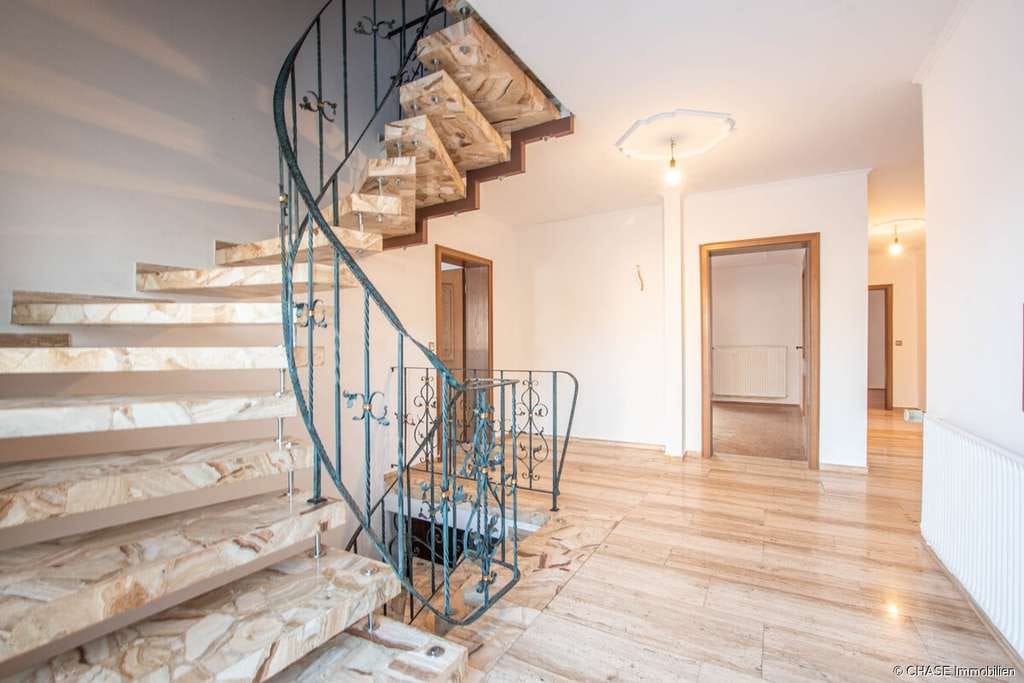 Immobilie in Rollshausen - Hochwertiges Architekten-Ein-/Zweifamilienhaus mit Garten und Garagen - TOP-Wohnen in Rollshausen! - Bild 4