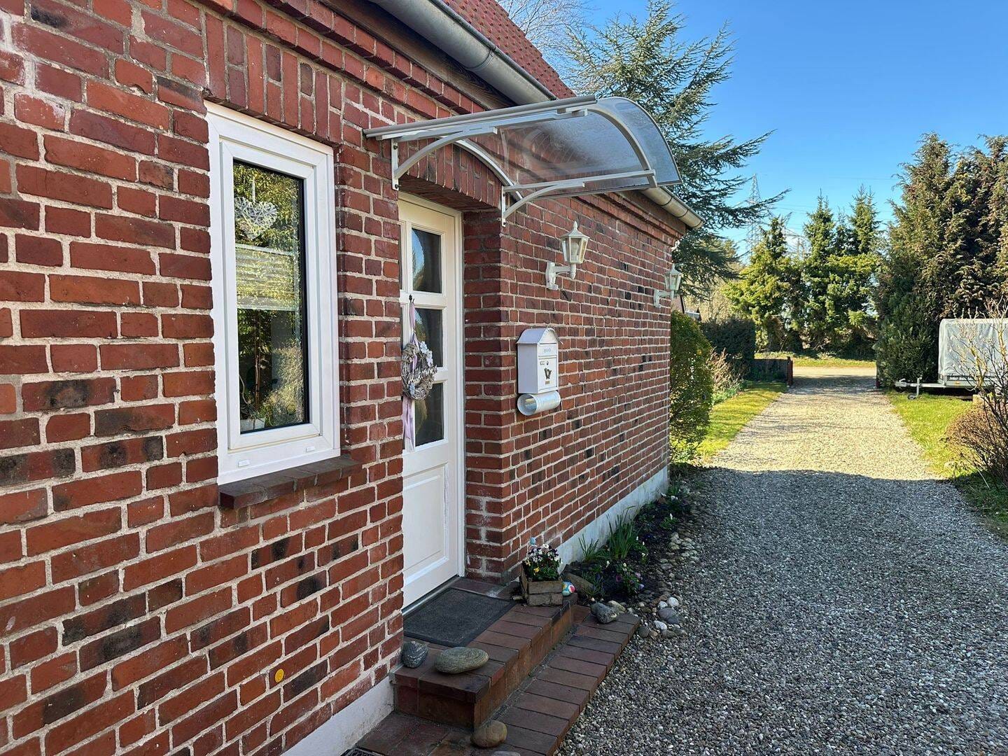 Immobilie in Göhl - Gemütliches und modernisiertes Eigenheim mit Kamin, großem Garten und Glasfaseranschluss  - Bild 4