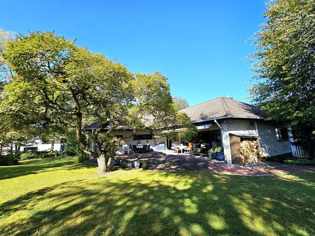 Immobilie in Grumbach - Exklusiver Bungalow mit Schwimmbad und parkähnlichem Grundstück für 429.000 € zu verkaufen in Lauter - Bild 0
