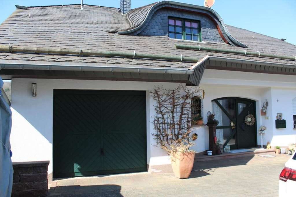 Immobilie in Horath - Großzügiges Einfamilienhaus mit Einliegerwohnung und viel Grundstück im Grünen - Bild 1