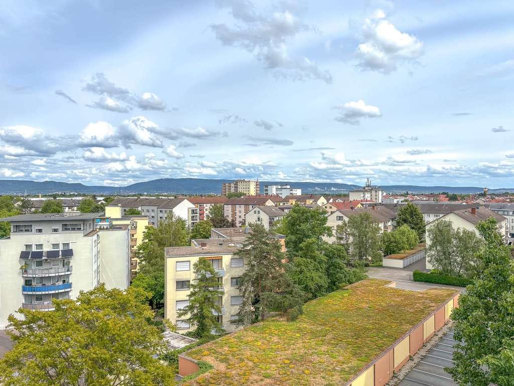 Immobilie in Schwetzingen - Kapitalanlage mit Weitblick:                          Vermietete 1-Zimmer-Wohnung im 7. Obergeschoss - Bild 0