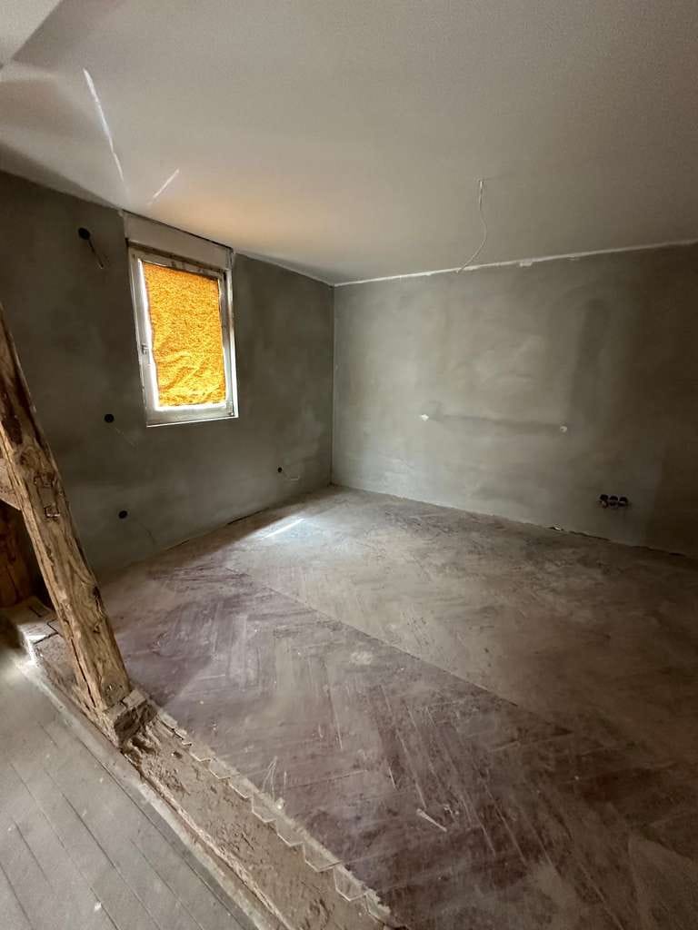 Immobilie in Eichenbühl - Charmante EG-Wohnung mit historischem Flair & Gestaltungsmöglichkeiten - Bild 1