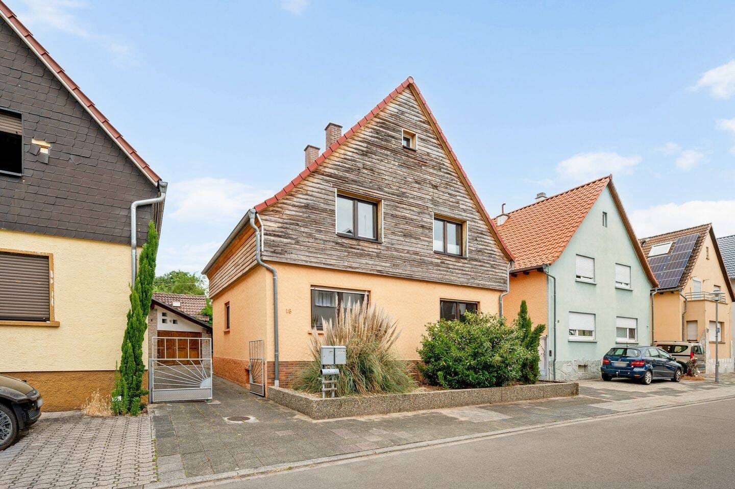 Immobilie in Oberhausen-Rheinhausen - ***Gepflegtes Zwei- bis Dreifamilienhaus mit gr. Grundstück in Oberhausen-Rheinhausen*** - Bild 0