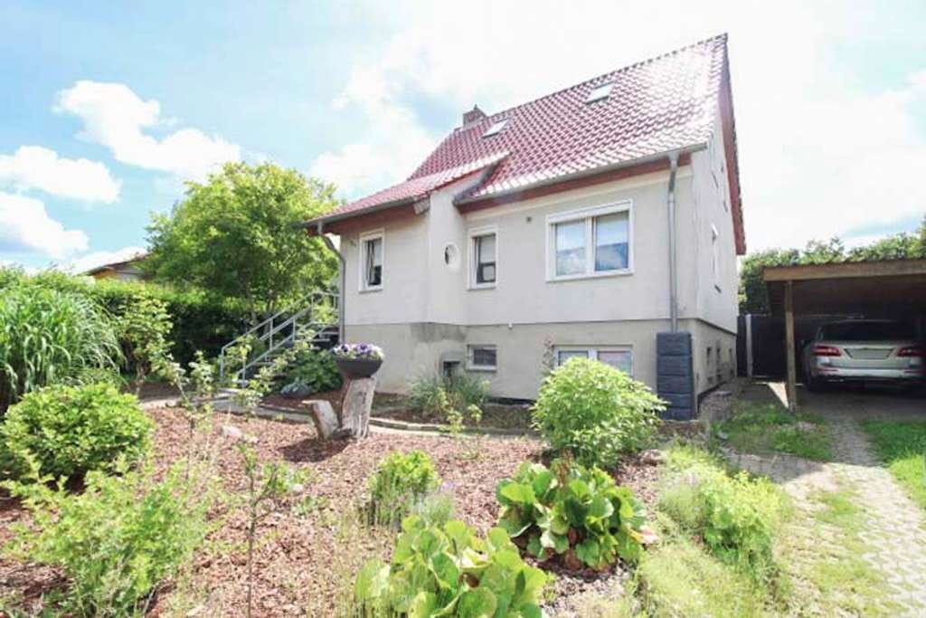 Immobilie in Poseritz - Ihr Platz auf der Insel – Viel Raum, viel Ruhe und ein Blick auf die Poseritzer Kirche - Bild 0