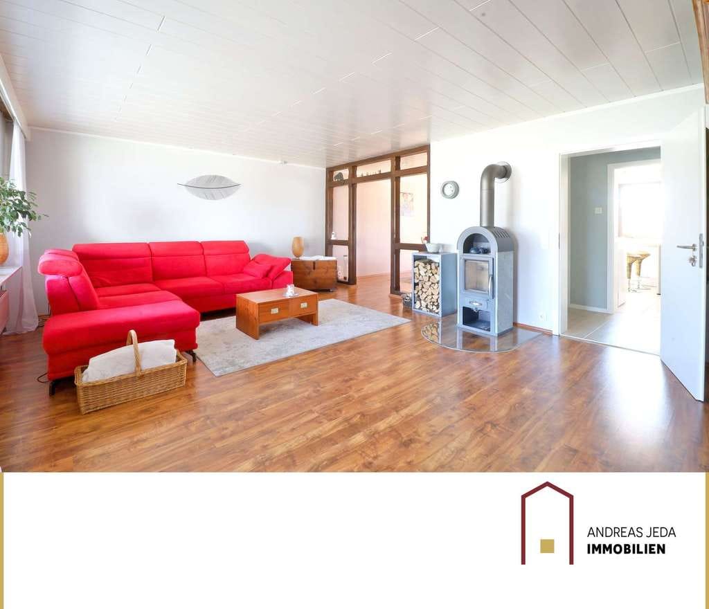 Immobilie in Helmstadt-Bargen - Sonnige 3,5-Zimmer-Wohnung mit großem Balkon plus 1-Zimmer-Apartment im Herzen von Helmstadt-Bargen - Bild 0