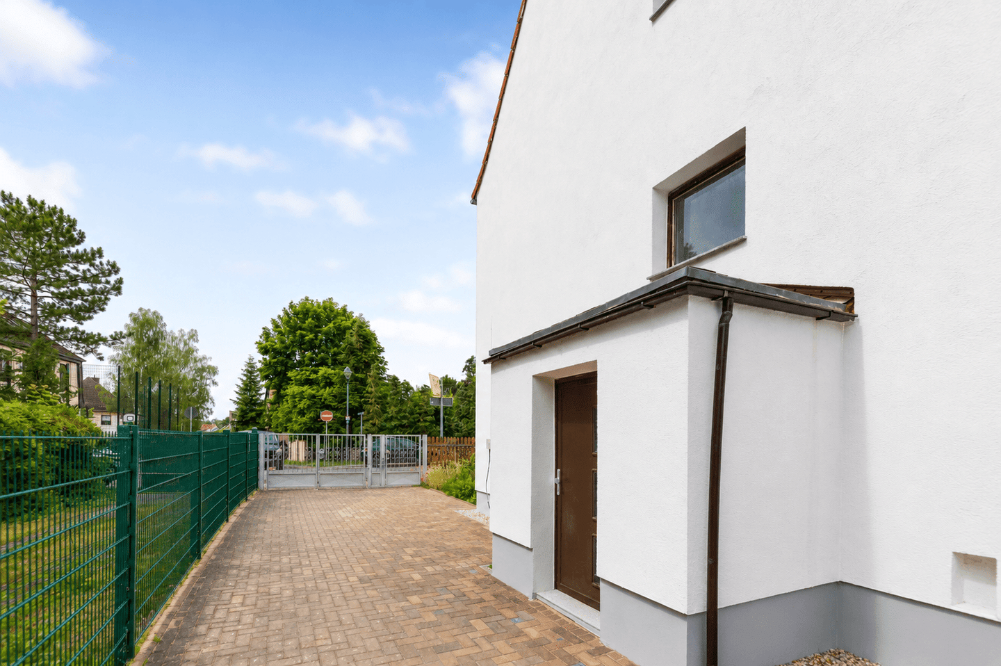 Immobilie in Schkopau - Viel Platz für Ihre Ideen: Charmante Doppelhaushälfte mit großem Garten und Entwicklungspotenzial - Bild 1