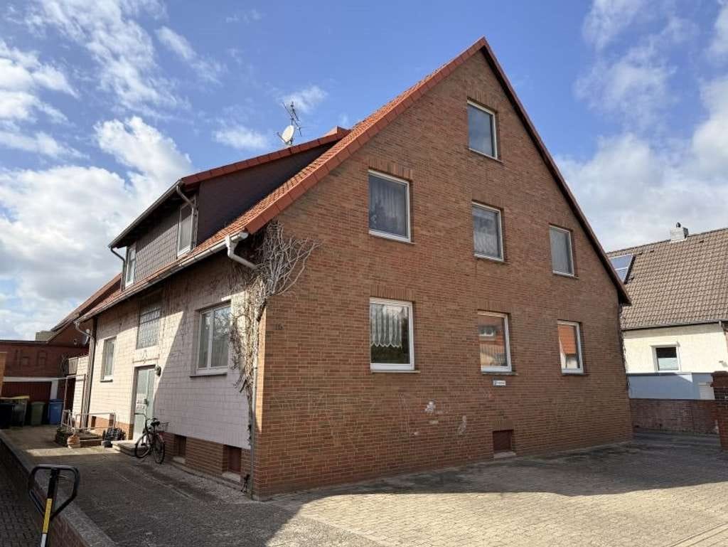 Immobilie in Harsum - Harsum: 2 Häuser auf einem Grundstück: 
Vermietetes 6-Familienhaus  + Wohnhaus mit Büro und Halle  - Bild 0