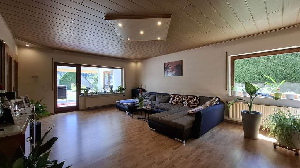 Immobilie in Willmenrod - Großzügiges Einfamilienhaus mit Einliegerwohnung + Garage - Bild 3
