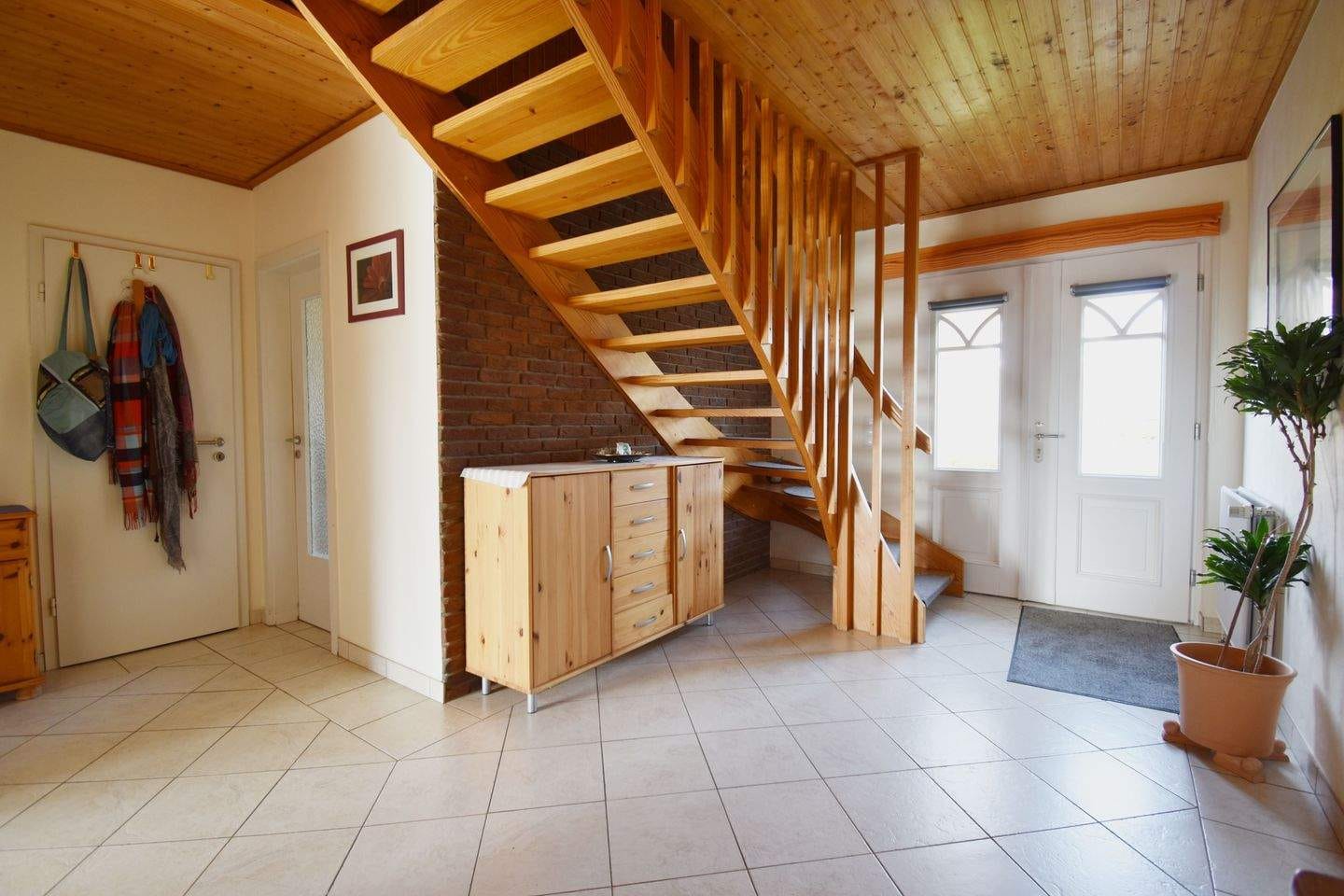Immobilie in Koldenbüttel - Charmantes Einfamilienhaus mit sonnigem Garten und Wohnflächenreserve im Dachgeschos - Bild 2
