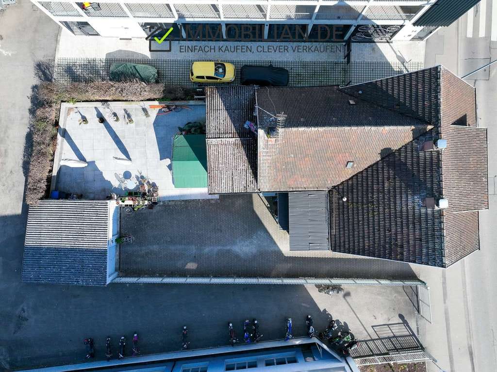 Immobilie in Schorndorf - *** Mehrfamilienhaus mit 5 Wohnungen & Gewerbe - zentral in Schorndorf *** - Bild 1