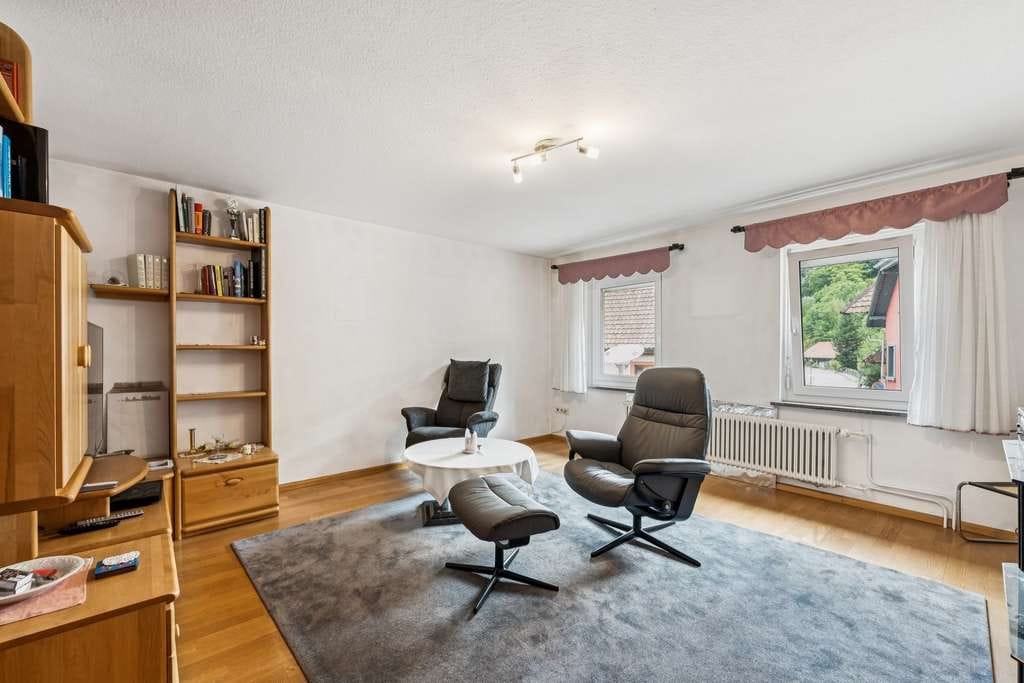 Immobilie in Zell im Wiesental - Wohn- und Geschäftshaus mit Potenzial, Ideal für Handwerker, Unternehmer und Investoren - Bild 2
