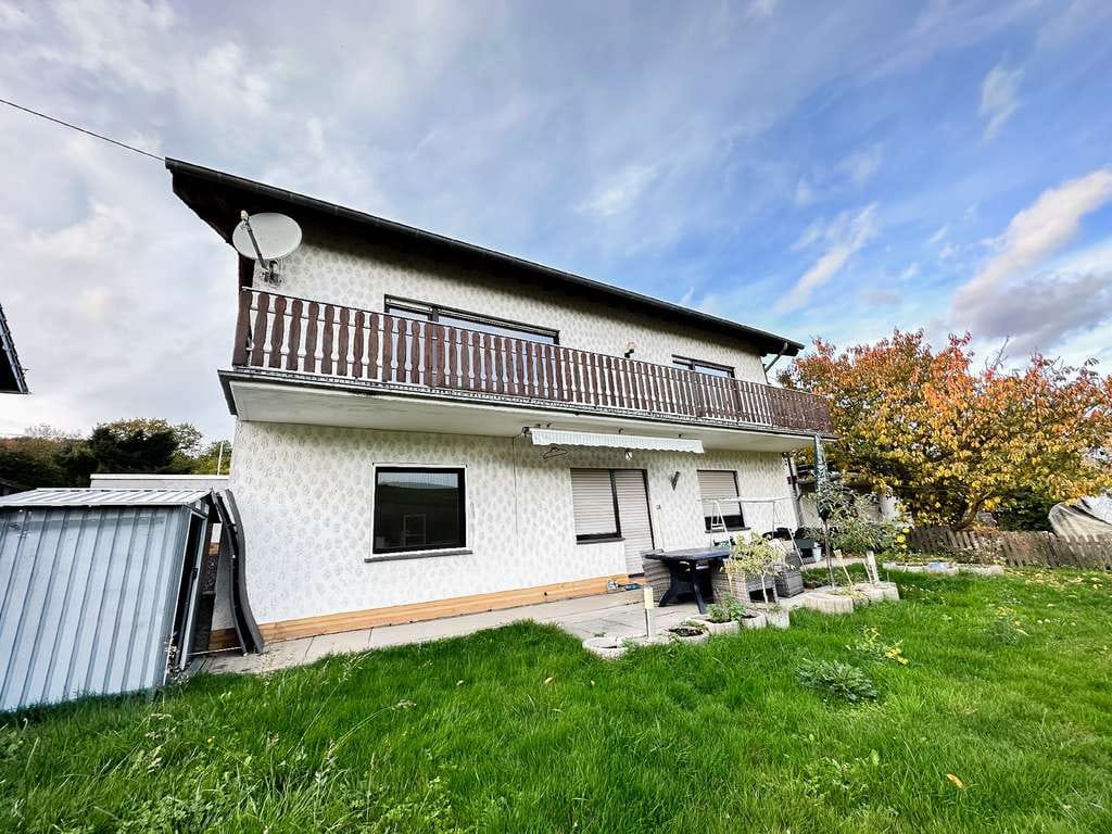 Immobilie in Schalkenbach - Solide Kapitalanlage mit Weitblick! Zweifamilienwohnhaus vor den Feldern Schalkenbachs!
 - Bild 3