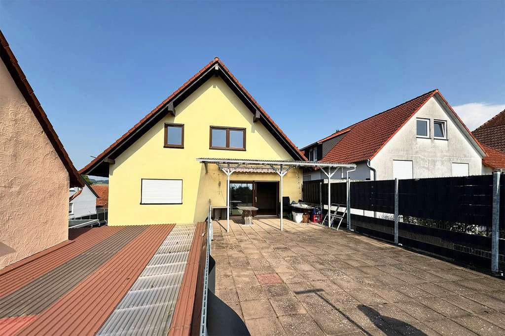 Immobilie in Büdingen - Nachhaltiges Familienidyll mit Einliegerwohnung und Weitblick - Bild 0