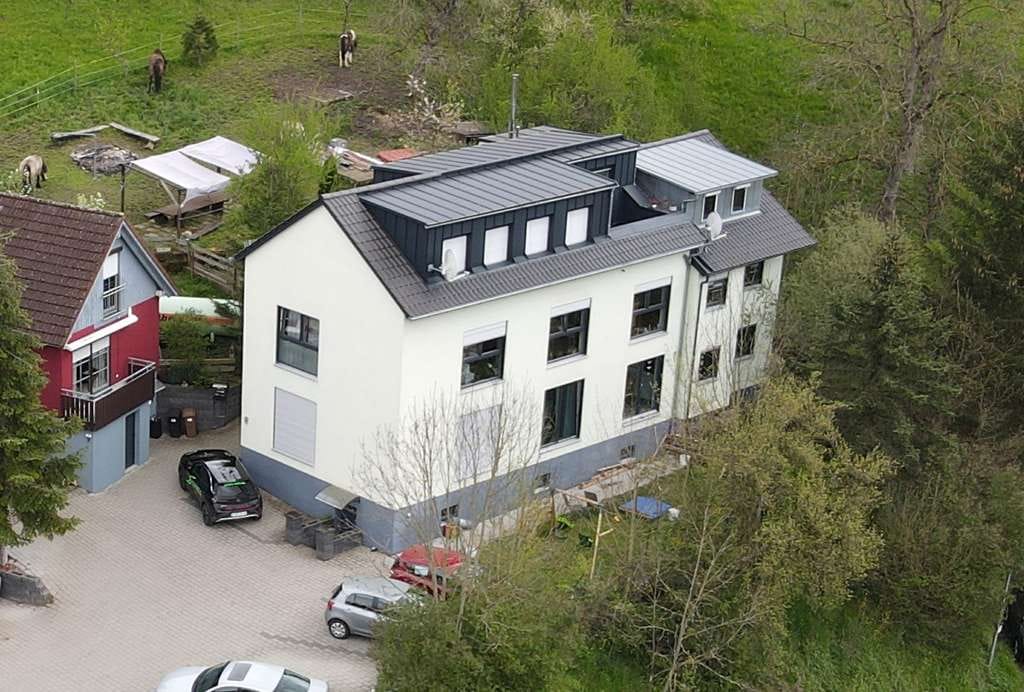 Immobilie in Pfedelbach - Großzügiges Mehrfamilienhaus mit moderner Ausstattung und vielseitigen Nutzungsmöglichkeiten - Bild 0