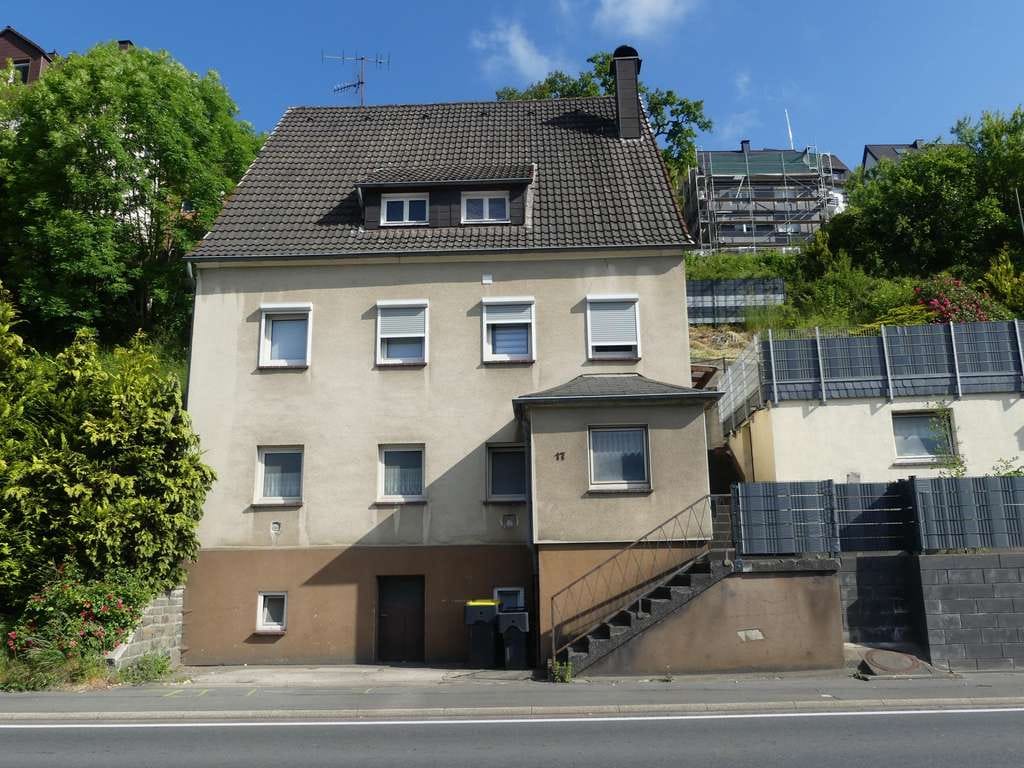 Immobilie in Werdohl - Charmantes Mehrfamilienhaus mit drei Wohneinheiten in attraktiver Lage von Werdohl zu verkaufen! - Bild 0