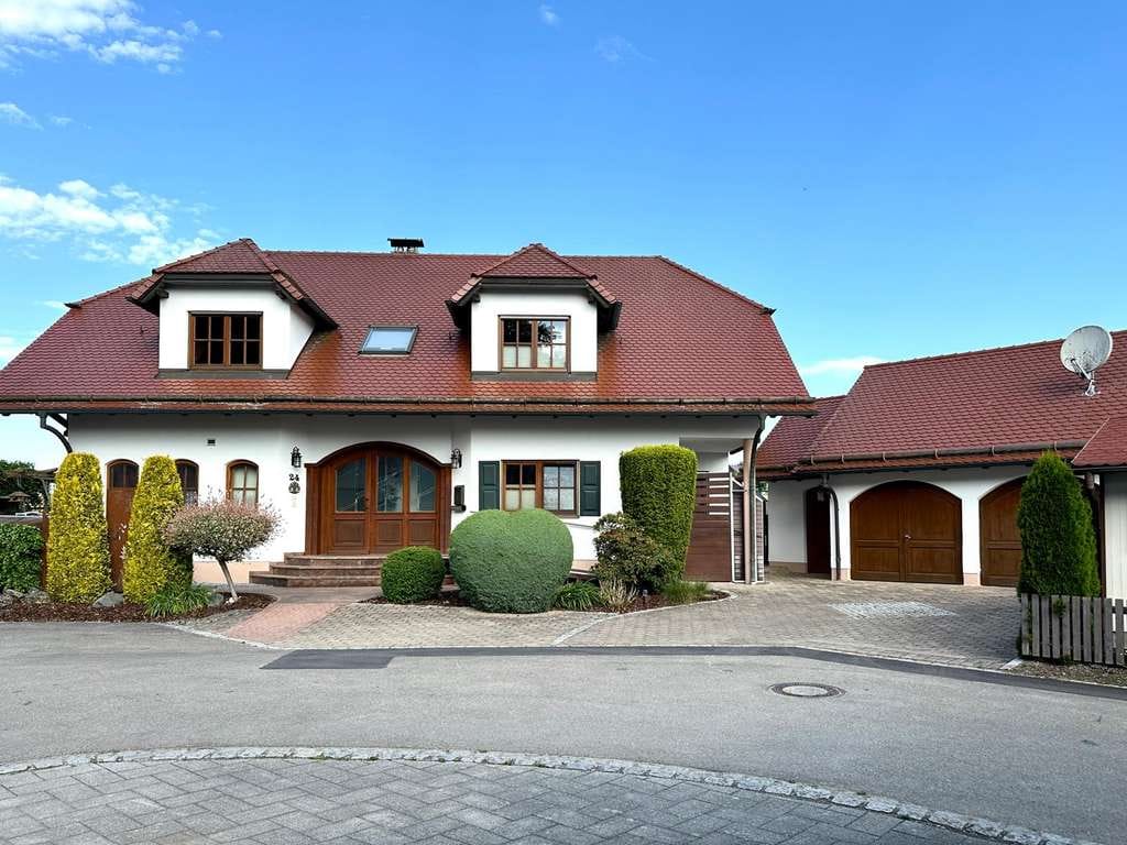 Immobilie in Osterberg - Leben, wo andere entspannen: Traumhaus im Grünen mit Doppelgarage - Bild 0