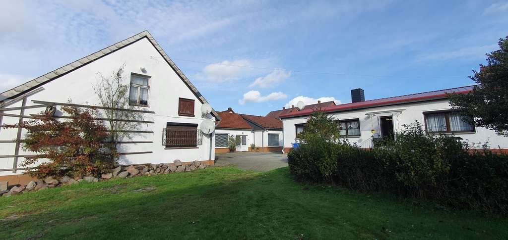 Immobilie in Arendsee (Altmark) - Großes Anwesen - 2 Häuser * Bürohaus * Ladengeschäft * Wirtschaftsgebäude * 4 Garagen * Wald uvm. - Bild 0