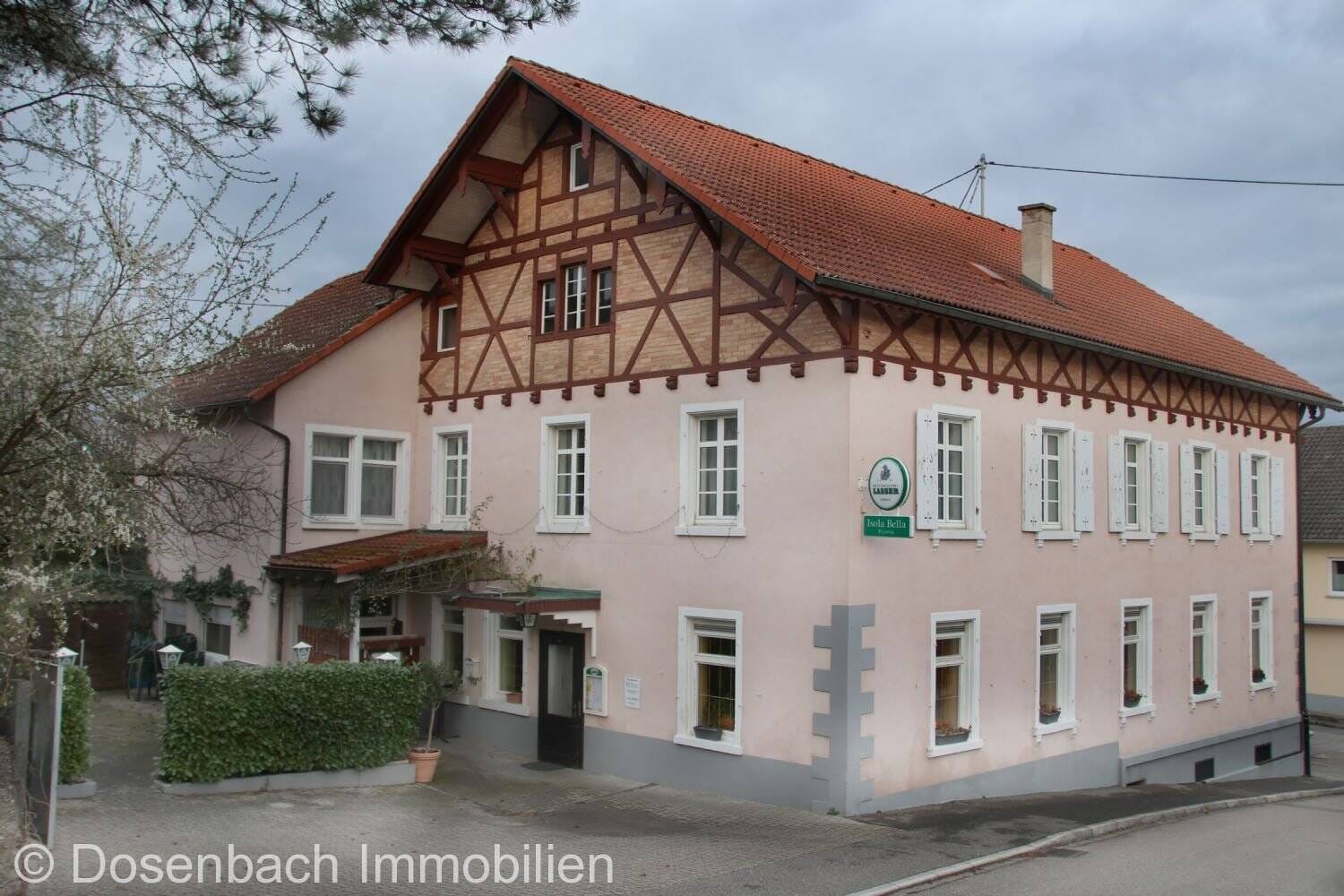 Immobilie in Kandern - Ehemaliges Gasthaus mit 2 Wohnungen sowie weiteren Ausbaumöglichkeiten - Bild 2