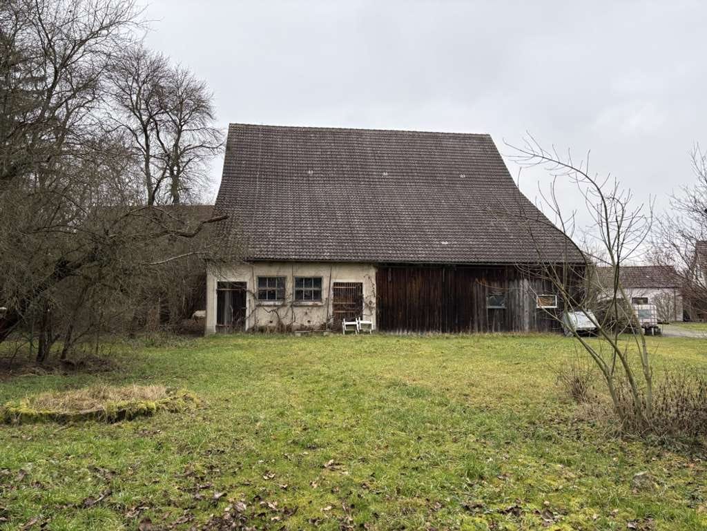 Immobilie in Crailsheim - Großes, vermietetes 2 Familienhaus mit Ausbaumöglichkeit auf ca. 3.361 m² großem Grundstück - Bild 2