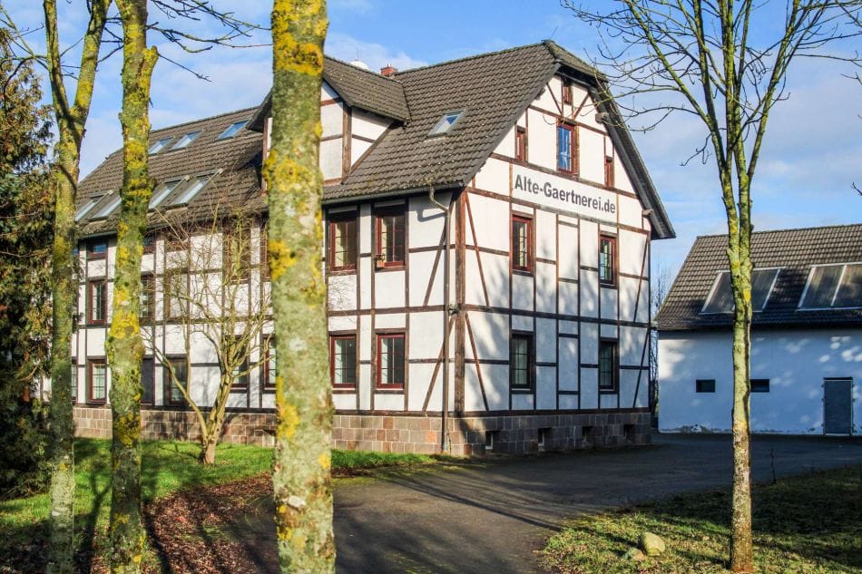 Immobilie in Mockrehna - GROßES GRUNDSTÜCK, VIELE MÖGLICHKEITEN // Mehrfamilienhaus in Mockrehna mit Landwirtschaftsfläche - Bild 1