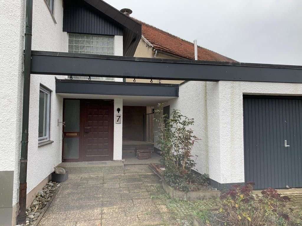 Immobilie in Neresheim - 4-Familienhaus mit zwei freien Wohnungen, 2 Garagen und Solar. - Bild 2