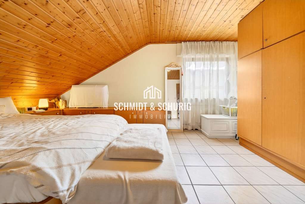 Immobilie in Königsbach-Stein - Stilvolle 4‑Zimmer-Dachgeschosswohnung mit Südbalkon und moderner Heiztechnik - Bild 3