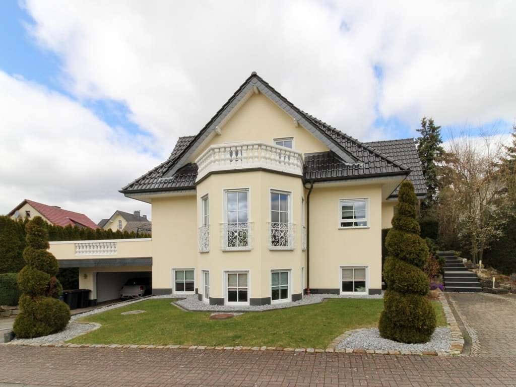 Immobilie in Eiterfeld - Repräsentatives Einfamilienhaus mit Einliegerwohnung in Eiterfeld-Leimbach - Bild 0