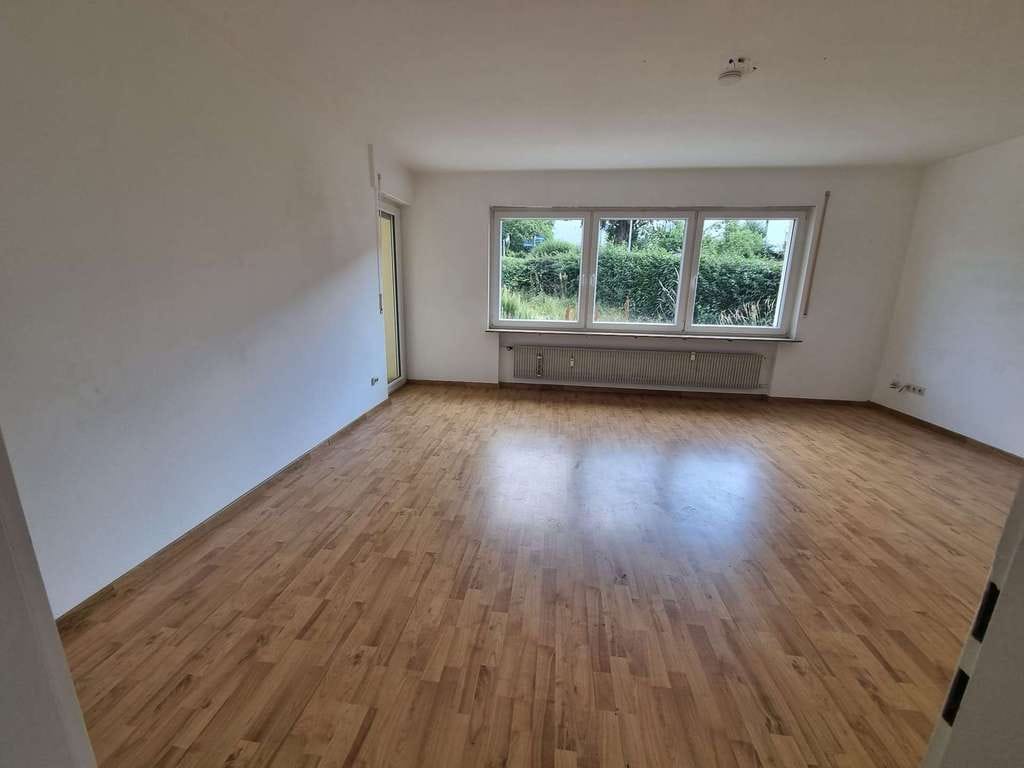 Immobilie in Schwaikheim - 3-Fam.-Haus in beliebter Gegend von Schwaikheim - 2 Wohnungen bereits frei! - Bild 2