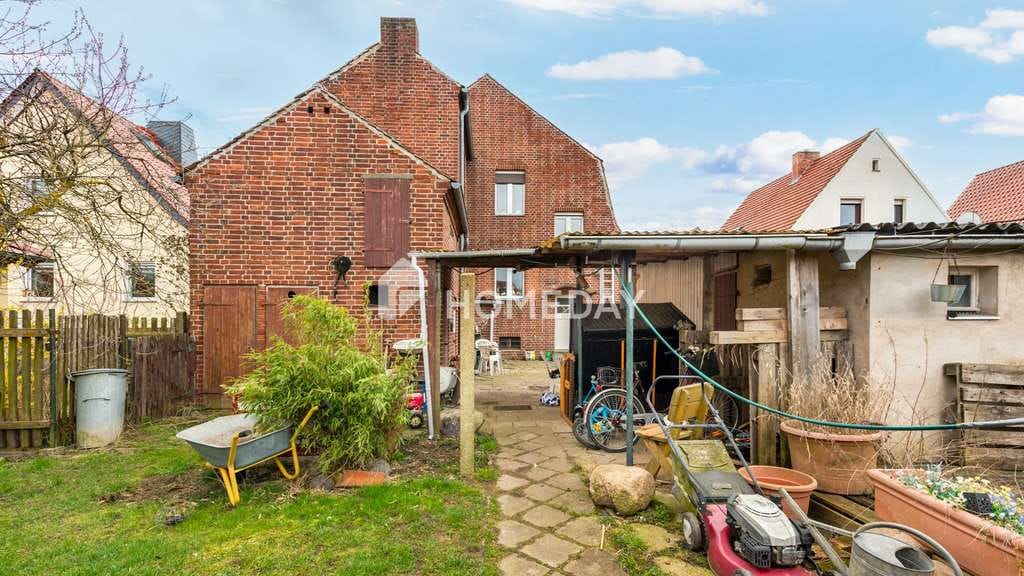 Immobilie in Genthin - Solides EFH mit Innenhof, Garage, Nebenhaus und großem Garten in ruhiger Umgebung - Bild 1