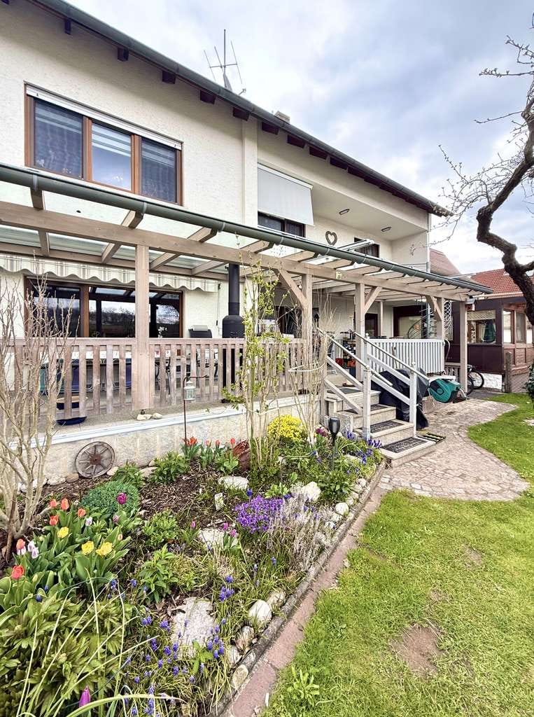 Immobilie in Veitsbronn - Gepflegtes 3 Familienhaus für die ganze Familie - Bild 0