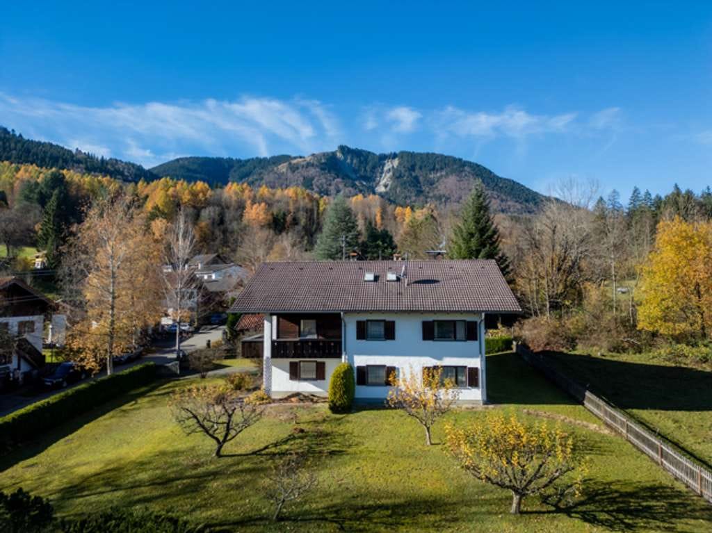 Immobilie in Schwaigen - Schwaigen/Grafenaschau: großes Anwesen mit Gestaltungspotential und weiterer Bebauungsmöglichkeit - Bild 0