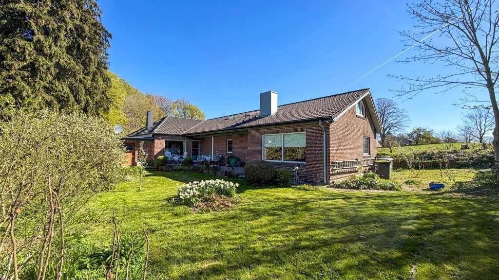 Immobilie in Hürup - Großzügiger Bungalow mit Terrasse, Sauna‑Keller und flexibler Grundriss für 1 oder 2 Wohneinheiten - Bild 1